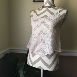 🍁American eagle white lace crop top